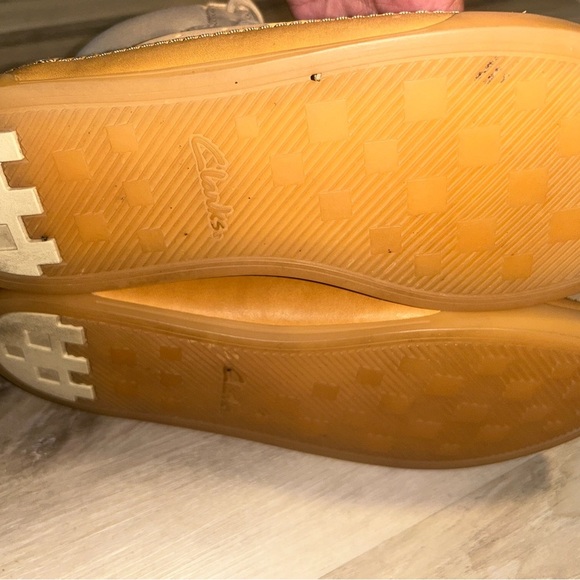 Clarks Cream Lace Up Boots - Picture 6 of 7